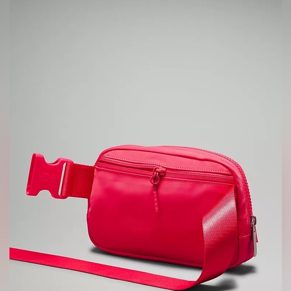 NWT Lululemon Everywhere Belt Bag 1L - Picture 5 of 8